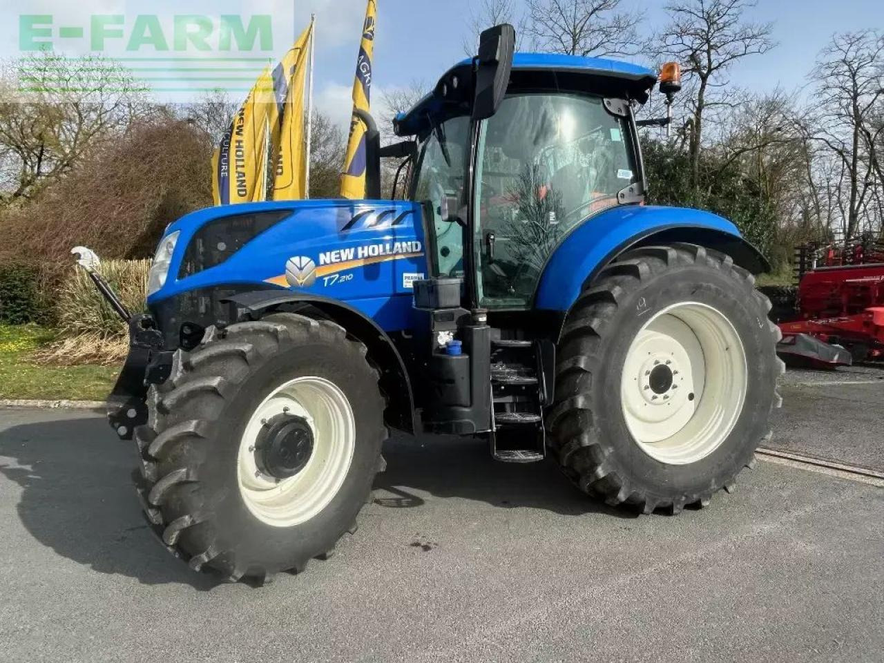 New Holland t7.210 classic - Traktor: obrázok 1 New Holland t7.210 classic - Traktor: obrázok 1