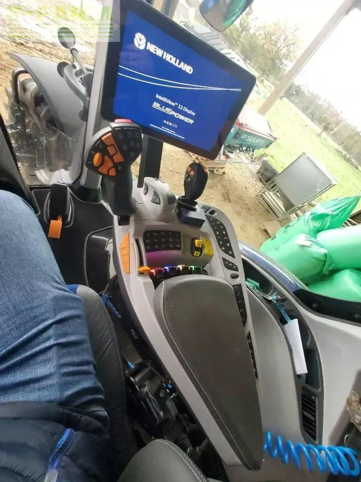 New Holland t7.245 ac - Traktor: obrázok 3 New Holland t7.245 ac - Traktor: obrázok 3