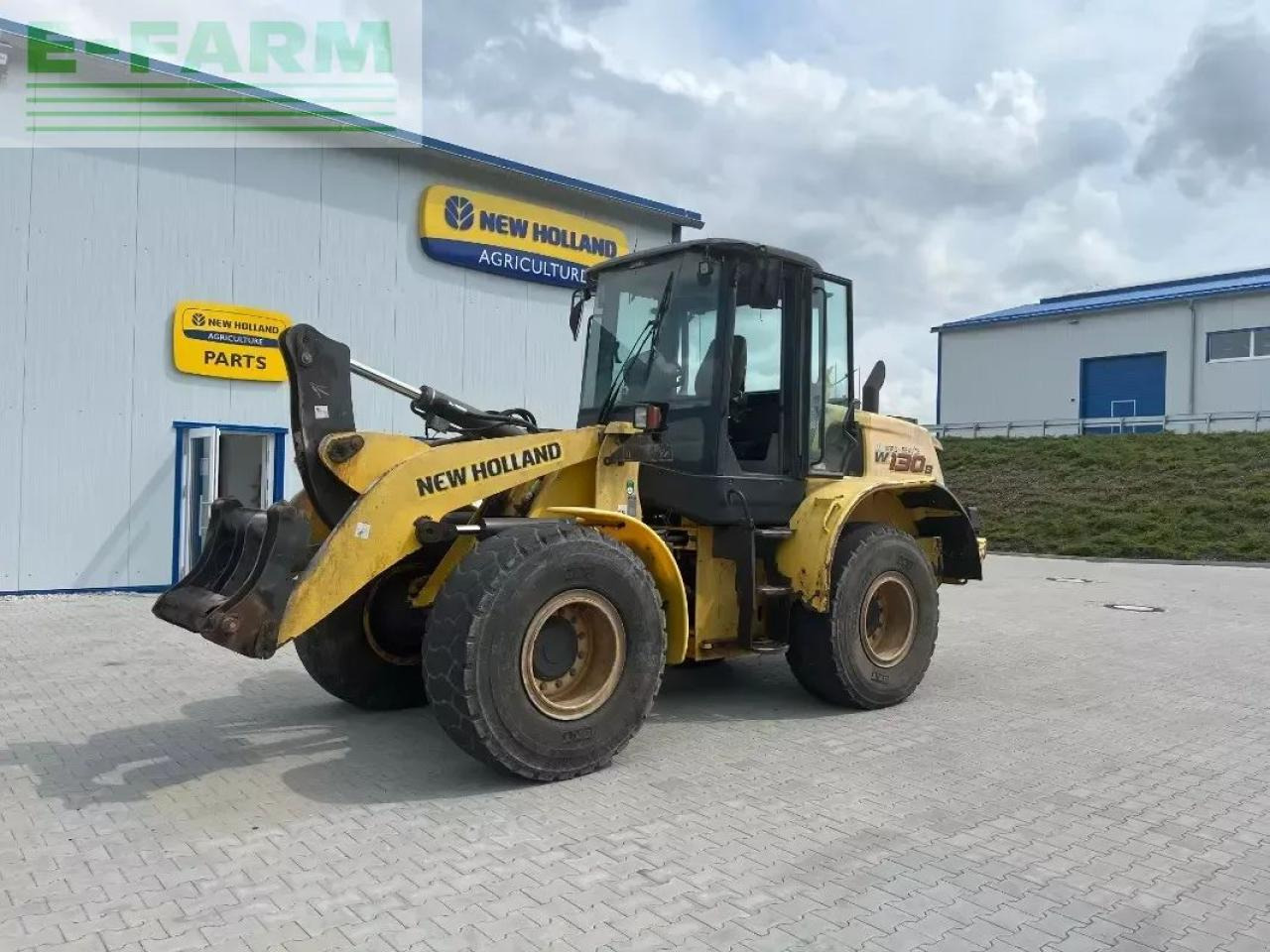 New Holland w 130 b - Mini rýpadlo: obrázok 1 New Holland w 130 b - Mini rýpadlo: obrázok 1