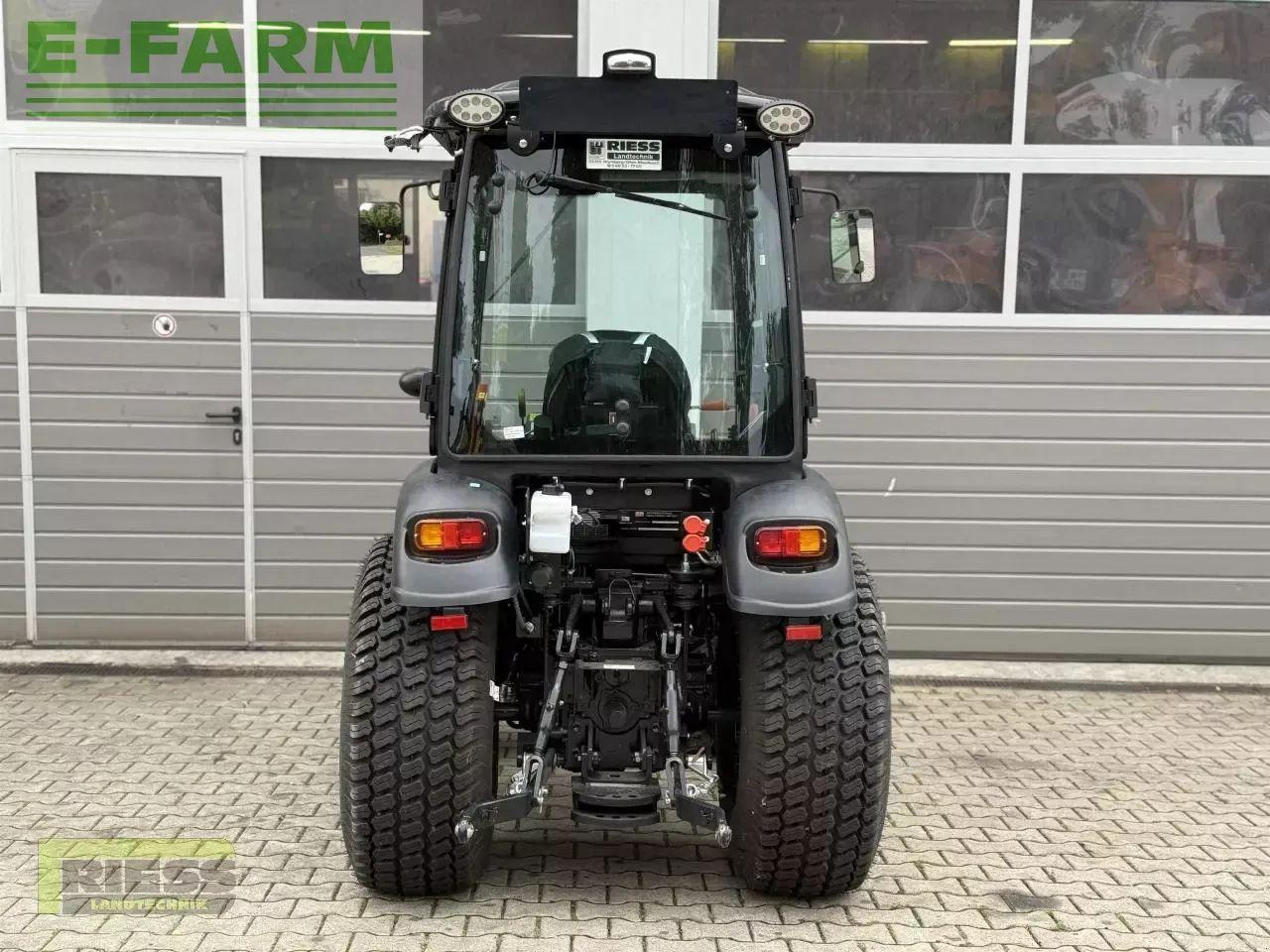 Solis 26 hst kabine panther (black) - Traktor: obrázok 3 Solis 26 hst kabine panther (black) - Traktor: obrázok 3