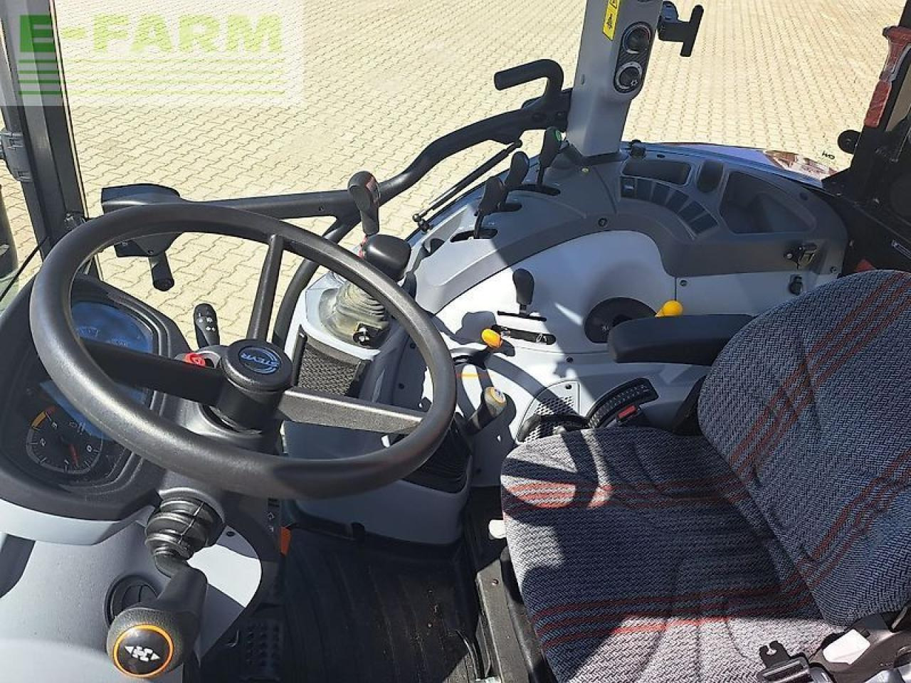 Steyr 4065 kompakt s S - Traktor: obrázok 5 Steyr 4065 kompakt s S - Traktor: obrázok 5