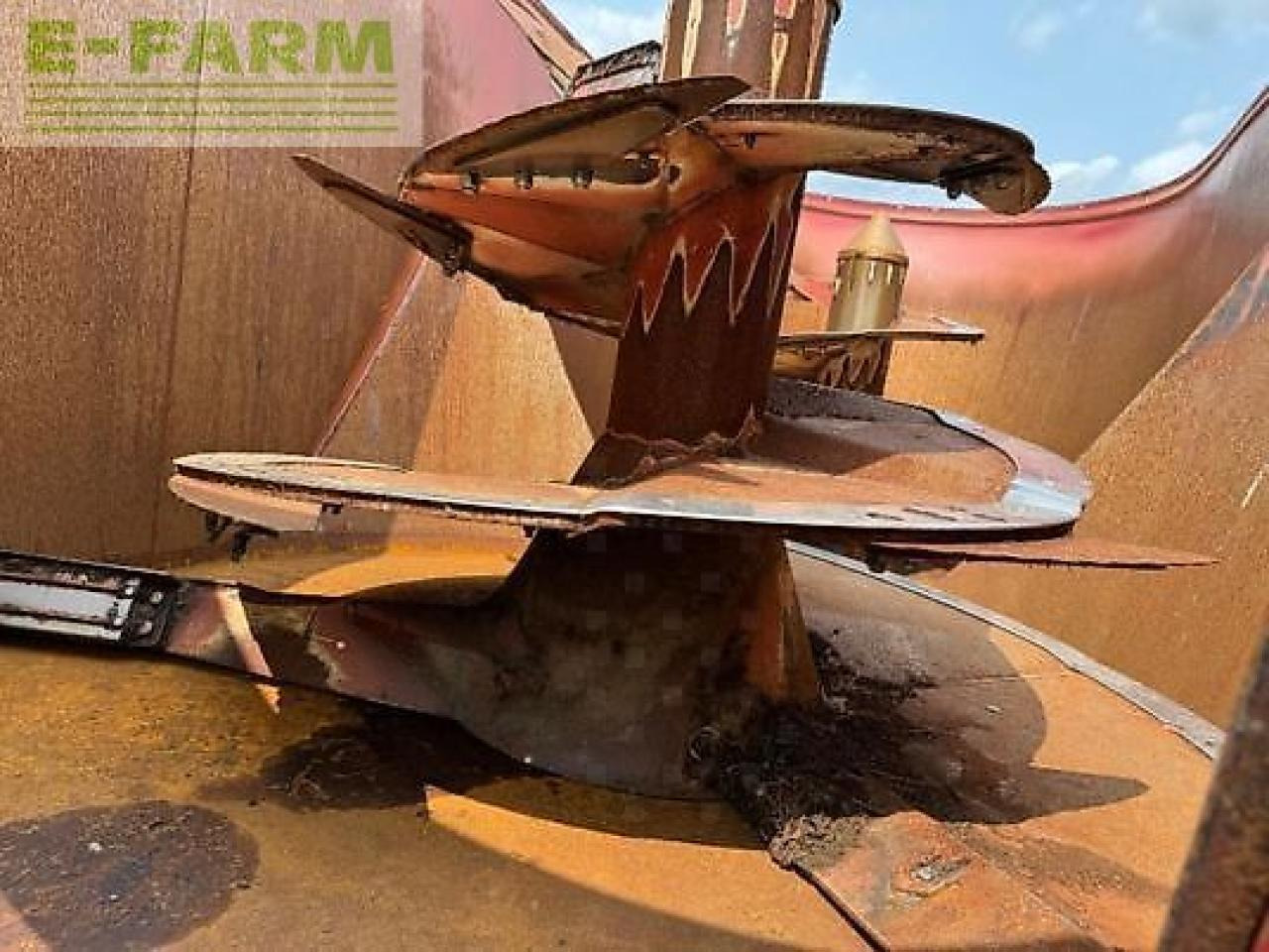 Strautmann vertimix 2401 - Stroj a zariadenia na chov hospodárskych zvierat: obrázok 5 Strautmann vertimix 2401 - Stroj a zariadenia na chov hospodárskych zvierat: obrázok 5