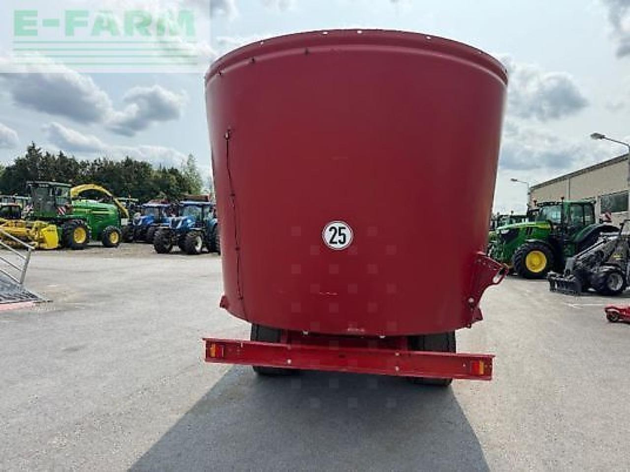Strautmann vertimix 2401 - Stroj a zariadenia na chov hospodárskych zvierat: obrázok 3 Strautmann vertimix 2401 - Stroj a zariadenia na chov hospodárskych zvierat: obrázok 3