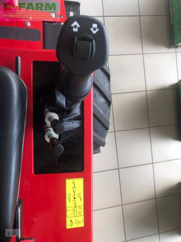 Thaler 2226 s - Kolesový nakladač: obrázok 3 Thaler 2226 s - Kolesový nakladač: obrázok 3