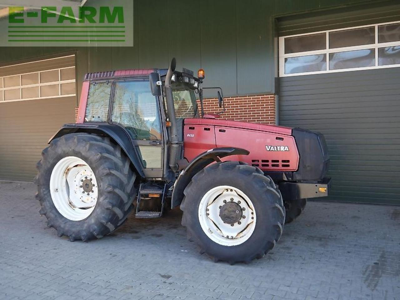 Valtra 8450 - Traktor: obrázok 1 Valtra 8450 - Traktor: obrázok 1