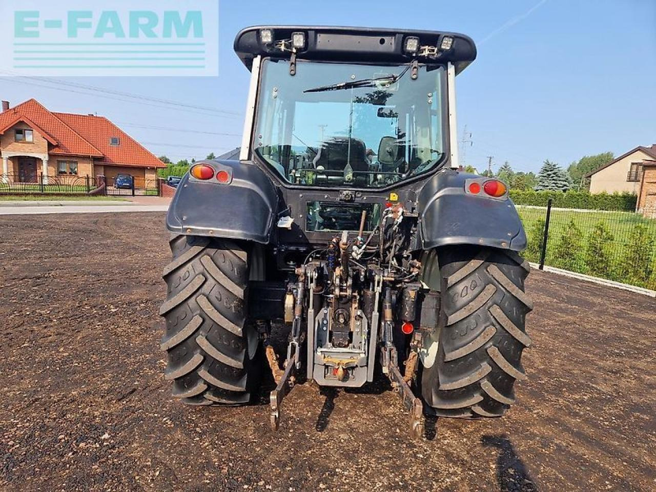Valtra n121 - Traktor: obrázok 5 Valtra n121 - Traktor: obrázok 5
