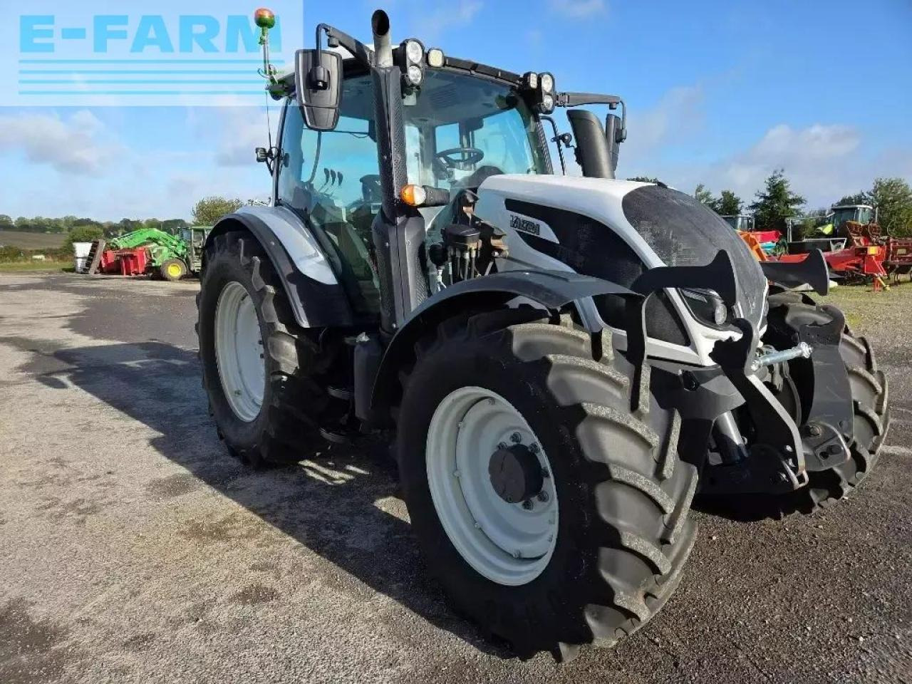 Valtra n124 hitech h5 HiTech - Traktor: obrázok 2 Valtra n124 hitech h5 HiTech - Traktor: obrázok 2