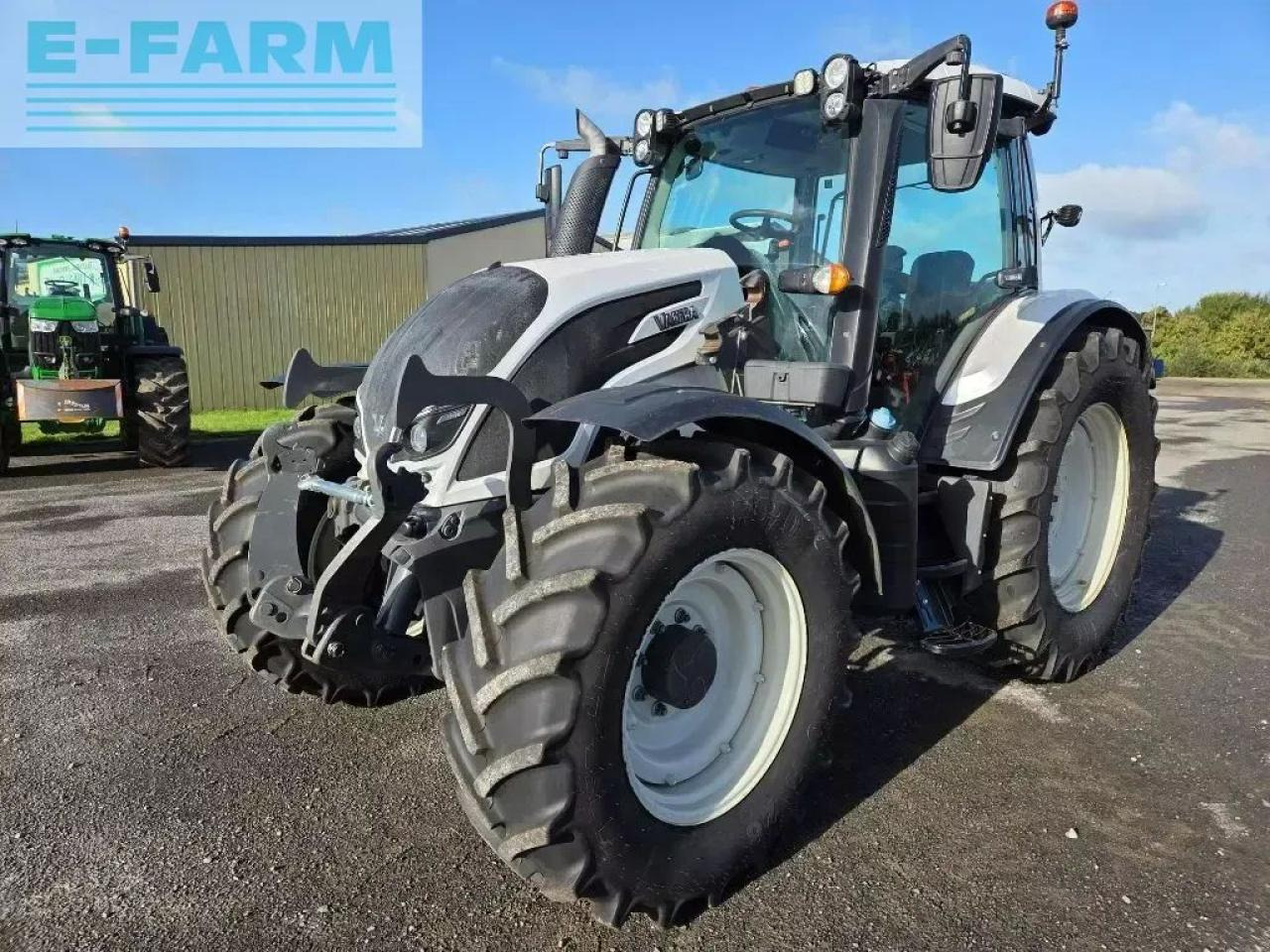 Valtra n124 hitech h5 HiTech - Traktor: obrázok 1 Valtra n124 hitech h5 HiTech - Traktor: obrázok 1