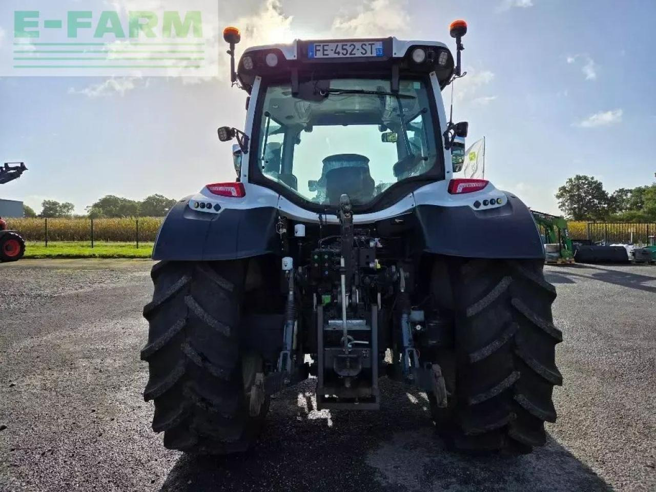 Valtra n124 hitech h5 HiTech - Traktor: obrázok 3 Valtra n124 hitech h5 HiTech - Traktor: obrázok 3