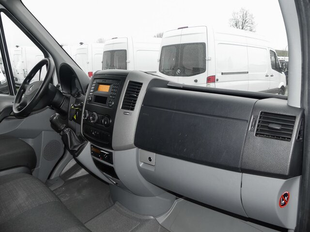 MERCEDES-BENZ Sprinter 311 CDI DOKA Pritsche,AHK,Standheizung - Dodávka valník, Dodávkа s dvojitou kabínou: obrázok 2 MERCEDES-BENZ Sprinter 311 CDI DOKA Pritsche,AHK,Standheizung - Dodávka valník, Dodávkа s dvojitou kabínou: obrázok 2