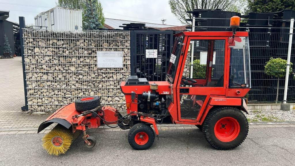 Hako 2300 D Kleintraktor, hyrd. Kehrmaschine, Zapfwelle - Komunálny traktor: obrázok 1 Hako 2300 D Kleintraktor, hyrd. Kehrmaschine, Zapfwelle - Komunálny traktor: obrázok 1