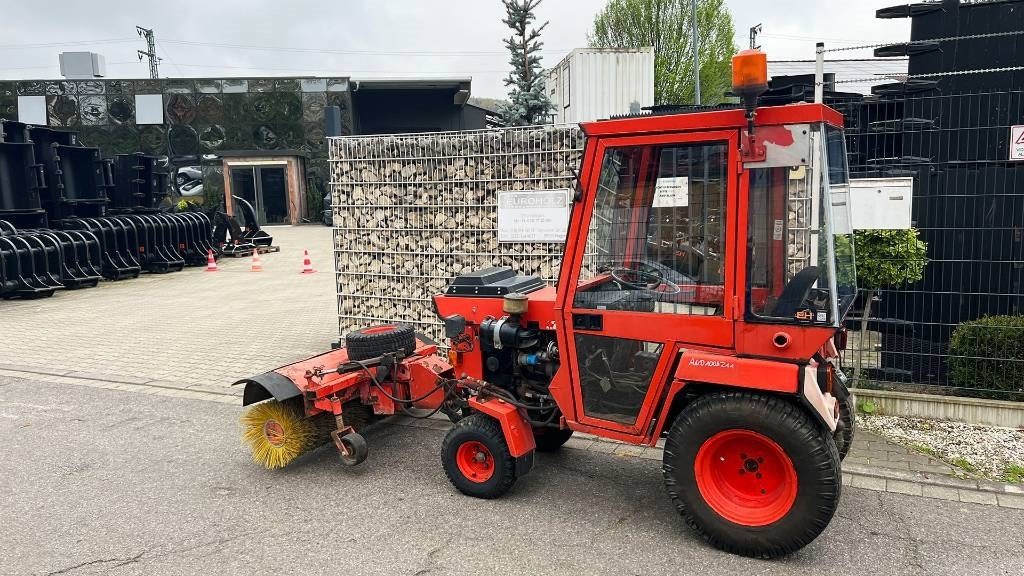 Hako 2300 D Kleintraktor, hyrd. Kehrmaschine, Zapfwelle - Komunálny traktor: obrázok 5 Hako 2300 D Kleintraktor, hyrd. Kehrmaschine, Zapfwelle - Komunálny traktor: obrázok 5