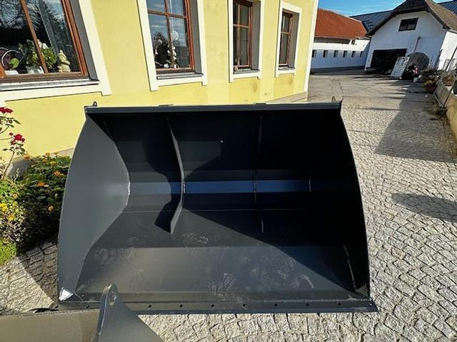 Big Volumenschaufel 200 cm mit Kramer Aufnahme - Lyžica: obrázok 1 Big Volumenschaufel 200 cm mit Kramer Aufnahme - Lyžica: obrázok 1