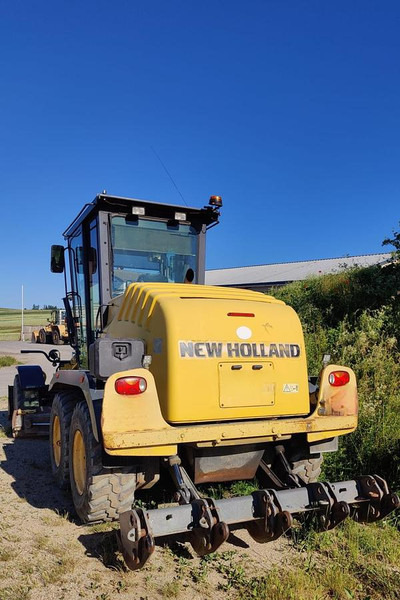New Holland F106.6A Motorgrader - Zrovnávač: obrázok 3 New Holland F106.6A Motorgrader - Zrovnávač: obrázok 3