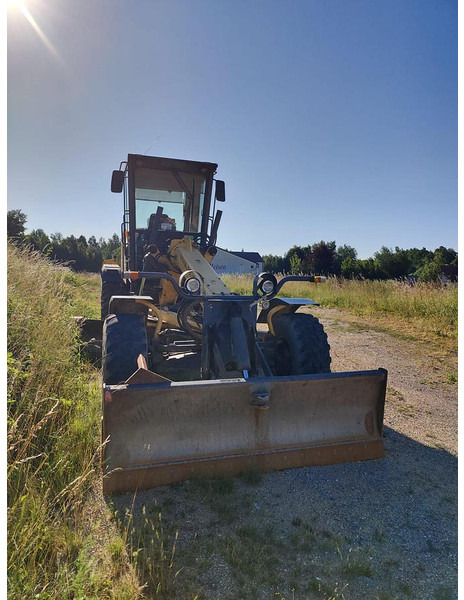 New Holland F106.6A Motorgrader - Zrovnávač: obrázok 2 New Holland F106.6A Motorgrader - Zrovnávač: obrázok 2