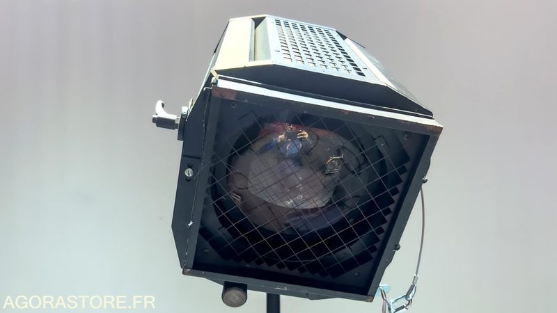 1 projecteur "plans convexe PC RJ 2 KW" - Nástroj/ Vybavenie: obrázok 3 1 projecteur "plans convexe PC RJ 2 KW" - Nástroj/ Vybavenie: obrázok 3