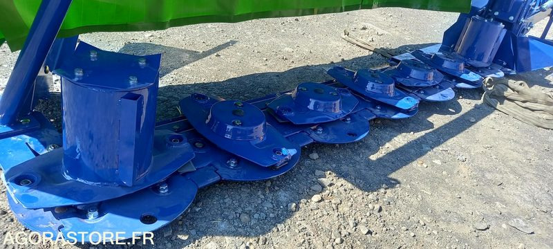 3 Faucheuses rotative 2m80 - Kosačka: obrázok 5 3 Faucheuses rotative 2m80 - Kosačka: obrázok 5