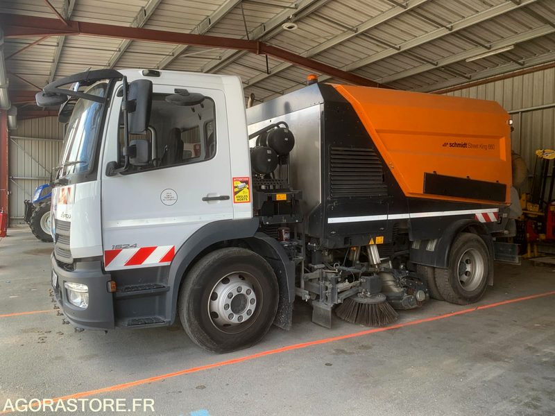 BALAYEUSE COMPOSÉE D'UN PORTEUR MERCEDES ET D'UN SYSTÈME DE BALAYAGE SCHMIDT - Zametacie vozidlo: obrázok 1 BALAYEUSE COMPOSÉE D'UN PORTEUR MERCEDES ET D'UN SYSTÈME DE BALAYAGE SCHMIDT - Zametacie vozidlo: obrázok 1