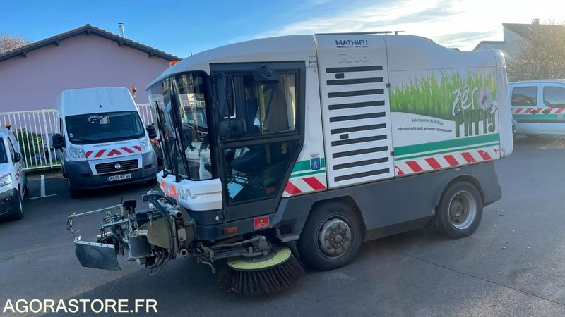 BALAYEUSE RAVO DE 2009 - Zametacie vozidlo: obrázok 3 BALAYEUSE RAVO DE 2009 - Zametacie vozidlo: obrázok 3