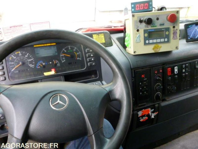 BOM ECONIC MERCEDES CABINE TYPE BUS 2007 4 places 247550kms - Auto na odvoz odpadu: obrázok 4 BOM ECONIC MERCEDES CABINE TYPE BUS 2007 4 places 247550kms - Auto na odvoz odpadu: obrázok 4