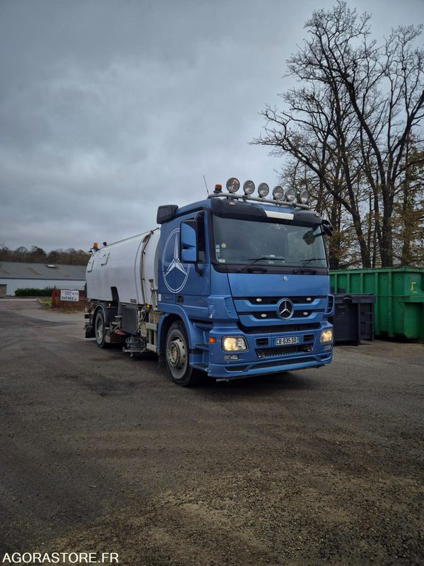 Balayeuse Eurovoirie Optifant 70 TA THP - 2012 - 242 000 heures - Zametacie vozidlo: obrázok 2 Balayeuse Eurovoirie Optifant 70 TA THP - 2012 - 242 000 heures - Zametacie vozidlo: obrázok 2