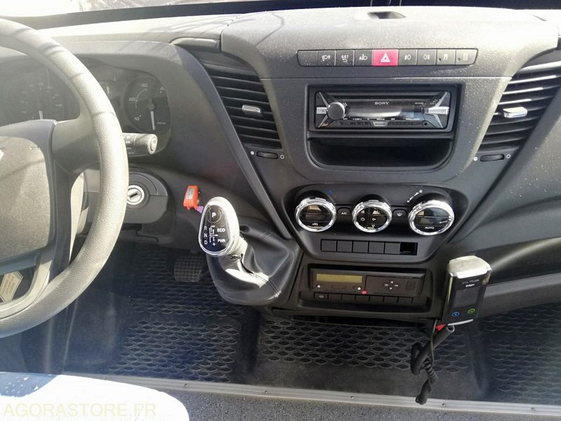 Bus Iveco UNVI 70C17 - 2017 - 120 000 km - Školský autobus: obrázok 3 Bus Iveco UNVI 70C17 - 2017 - 120 000 km - Školský autobus: obrázok 3