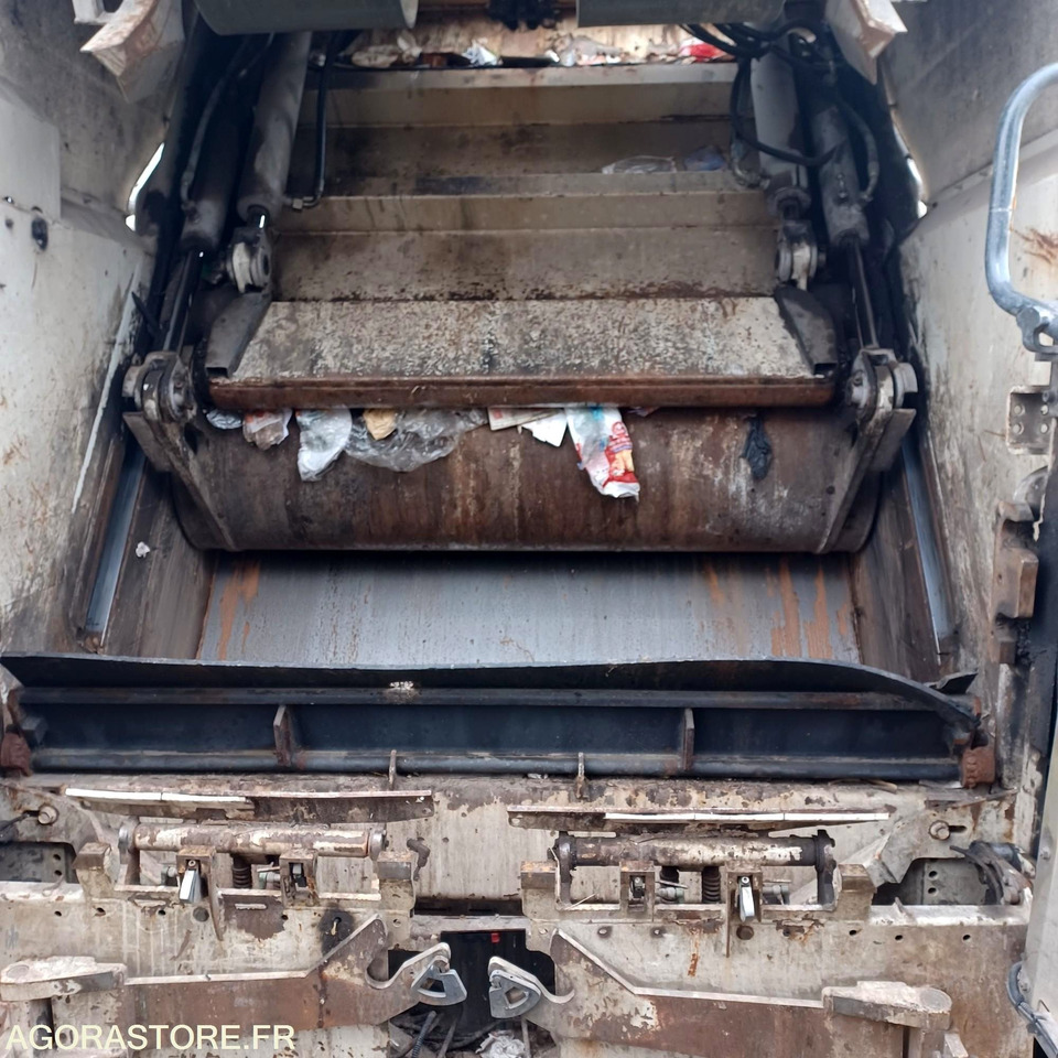 CAMION - BOM - VOLVO - FE - 300 - 180953KM - Auto na odvoz odpadu: obrázok 3 CAMION - BOM - VOLVO - FE - 300 - 180953KM - Auto na odvoz odpadu: obrázok 3