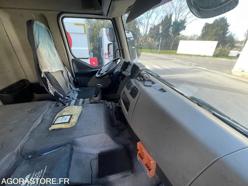 Fekálne vozidlo CAMION RENAULT19 HYDROCURER HUWER - 2018 / 341 258 KM: obrázok 7