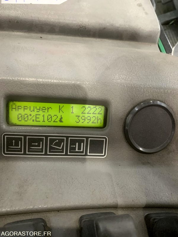 CHARIOT NISSAN CAT5 R489 AVEC CHARGEUR EN L'ETAT - Skladový zakladač: obrázok 4 CHARIOT NISSAN CAT5 R489 AVEC CHARGEUR EN L'ETAT - Skladový zakladač: obrázok 4