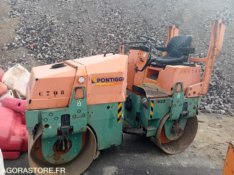 COMPACTEUR TANDEM AMMANN AV23-2 -- 2001 -- ENVIRON 800 HEURES - Valec: obrázok 1 COMPACTEUR TANDEM AMMANN AV23-2 -- 2001 -- ENVIRON 800 HEURES - Valec: obrázok 1