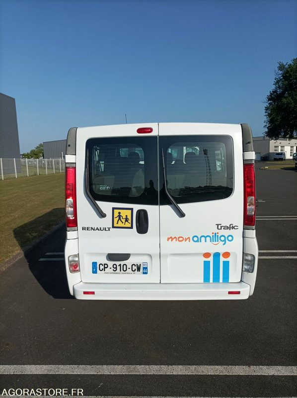 CP-910-CW - Roulant - RENAULT TRAFIC - VP - 9 Places - 308 000 Kms - Minibus, Mikrobus: obrázok 5 CP-910-CW - Roulant - RENAULT TRAFIC - VP - 9 Places - 308 000 Kms - Minibus, Mikrobus: obrázok 5