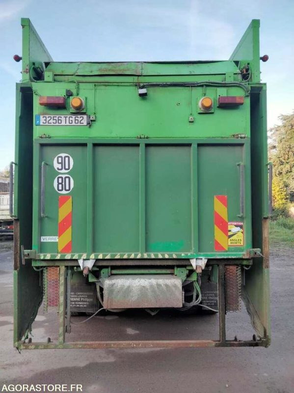 Camion avec benne et grue attenante à la cabine - Auto na odvoz odpadu: obrázok 3 Camion avec benne et grue attenante à la cabine - Auto na odvoz odpadu: obrázok 3