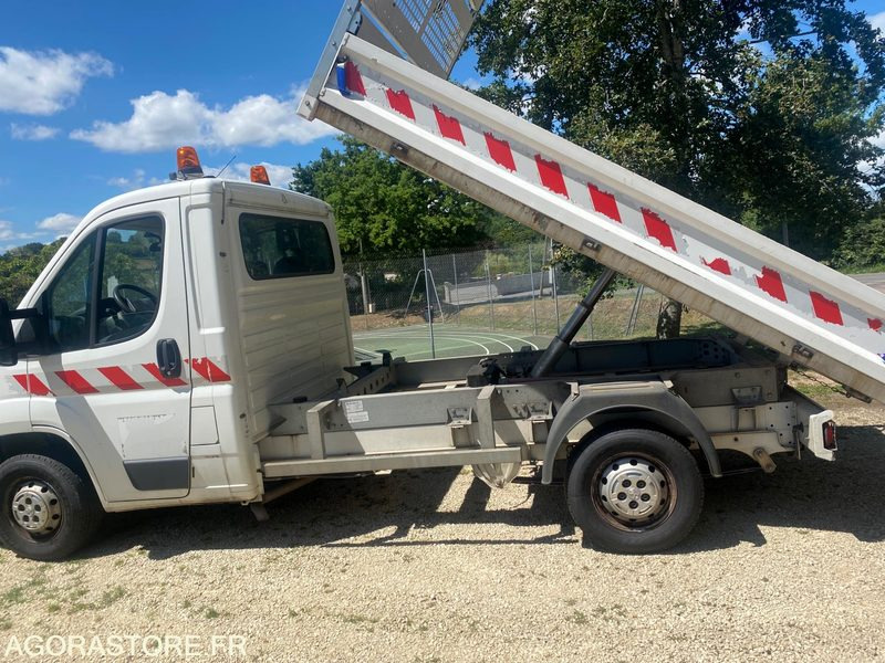 Camion benne Peugeot BOXER - 2014 - 70 000km - TURBO NEUF / PNEUS NEUFS - Dodávka sklápač: obrázok 5 Camion benne Peugeot BOXER - 2014 - 70 000km - TURBO NEUF / PNEUS NEUFS - Dodávka sklápač: obrázok 5