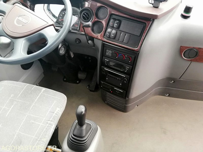 Car Isuzu Turquoise - 2017 - 110 000 km - Školský autobus: obrázok 3 Car Isuzu Turquoise - 2017 - 110 000 km - Školský autobus: obrázok 3