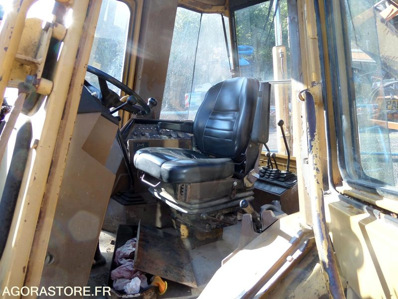 Chargeuse pelleteuse caterpillar 428 -1992- 13000h (N2TRPL) - Rýpadlo-nakladač: obrázok 4 Chargeuse pelleteuse caterpillar 428 -1992- 13000h (N2TRPL) - Rýpadlo-nakladač: obrázok 4