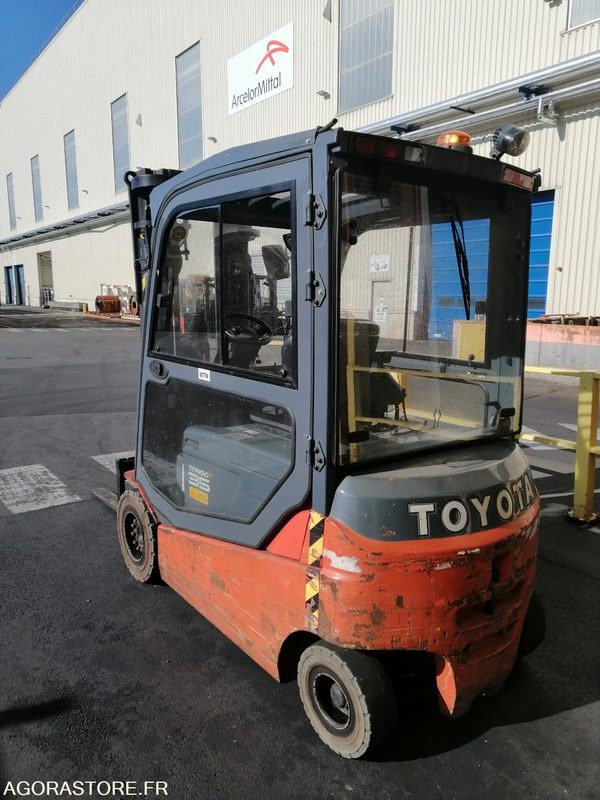 Chariot Toyota 8-FBMT-35 - 2015 (5208) - Elektrický vysokozdvižný vozík: obrázok 3 Chariot Toyota 8-FBMT-35 - 2015 (5208) - Elektrický vysokozdvižný vozík: obrázok 3