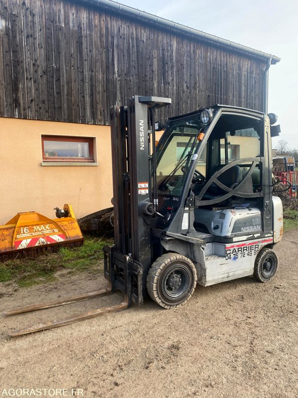 Chariot élévateur GAZ NISSAN 1.8T - Plynový vysokozdvižný vozík: obrázok 1 Chariot élévateur GAZ NISSAN 1.8T - Plynový vysokozdvižný vozík: obrázok 1