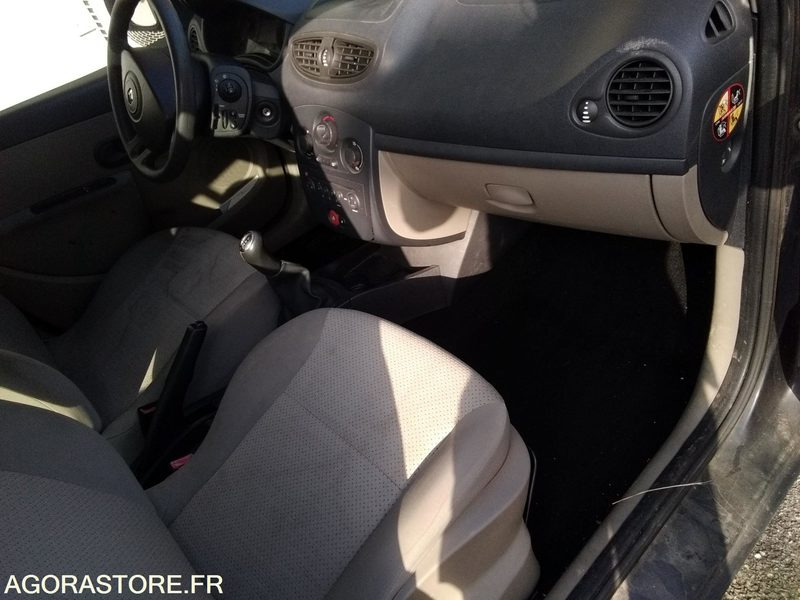 Clio 1.5 dci 1er main du 10.07.2007 131100kms type MRE5222EF558 - Automobil: obrázok 5 Clio 1.5 dci 1er main du 10.07.2007 131100kms type MRE5222EF558 - Automobil: obrázok 5