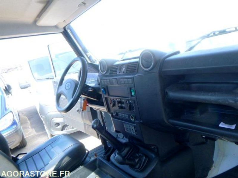 DEFENDER -Land Rover - 2011 - 131930km - 122ch - BON ETAT - SUV: obrázok 4 DEFENDER -Land Rover - 2011 - 131930km - 122ch - BON ETAT - SUV: obrázok 4