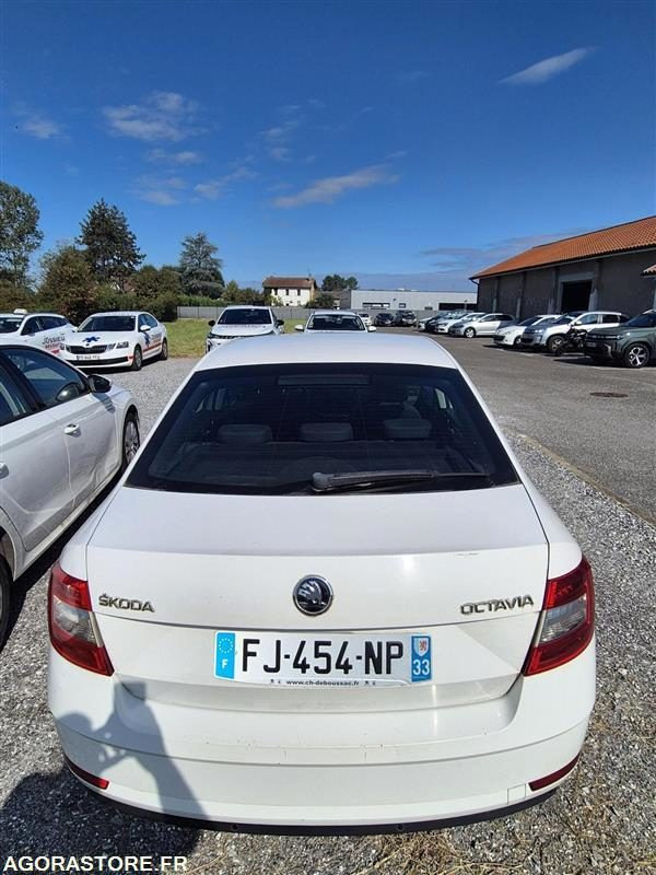 FJ-454-NP - Roulant - SKODA OCTAVIA - VP - 356 670 Kms - Automobil: obrázok 4 FJ-454-NP - Roulant - SKODA OCTAVIA - VP - 356 670 Kms - Automobil: obrázok 4