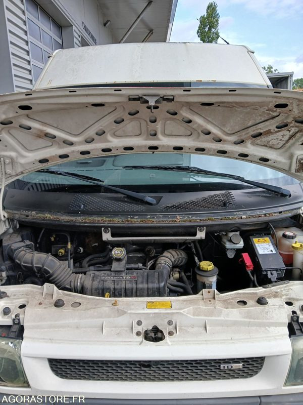 FORD TRANSIT ACCIDENTE - 2006 - 147 162 km - Furgon: obrázok 2 FORD TRANSIT ACCIDENTE - 2006 - 147 162 km - Furgon: obrázok 2