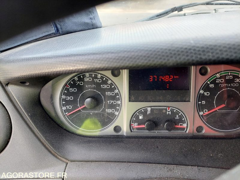 FOURGON IVECO AVEC GROUPE HP 371482 KMS / BC273MB (VENTE EXPORT UNIQUEMENT) - Furgon: obrázok 4 FOURGON IVECO AVEC GROUPE HP 371482 KMS / BC273MB (VENTE EXPORT UNIQUEMENT) - Furgon: obrázok 4