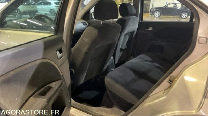 Automobil Ford Mondeo 1.8I - 125 GHIA .CT-OK passé et accepté pour 2 ans: obrázok 7 Automobil Ford Mondeo 1.8I - 125 GHIA .CT-OK passé et accepté pour 2 ans: obrázok 7