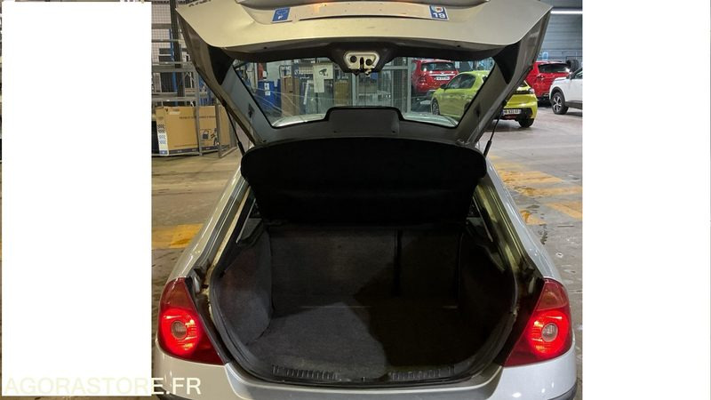Automobil Ford Mondeo 1.8I - 125 GHIA .CT-OK passé et accepté pour 2 ans: obrázok 6 Automobil Ford Mondeo 1.8I - 125 GHIA .CT-OK passé et accepté pour 2 ans: obrázok 6