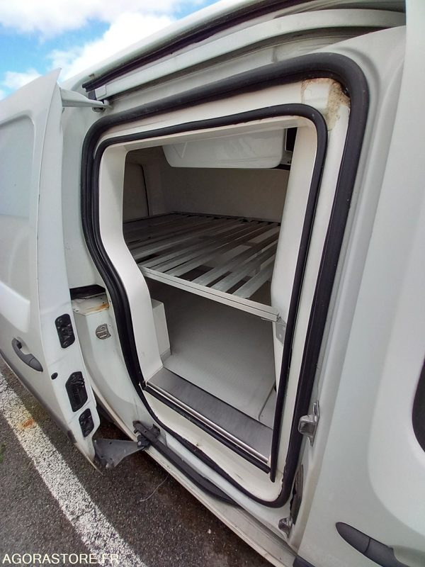 Fourgonnette frigorifique - RENAULT CN607VC - Malá dodávka: obrázok 4 Fourgonnette frigorifique - RENAULT CN607VC - Malá dodávka: obrázok 4