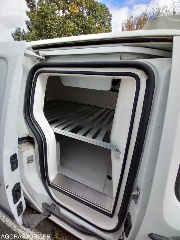 Fourgonnette frigorifique RENAULT - CN707CZ - Malá dodávka: obrázok 3 Fourgonnette frigorifique RENAULT - CN707CZ - Malá dodávka: obrázok 3