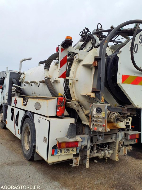 HYDROCUREUR 19T RIVARD - 2004 / 262 122 KM - Fekálne vozidlo: obrázok 2 HYDROCUREUR 19T RIVARD - 2004 / 262 122 KM - Fekálne vozidlo: obrázok 2