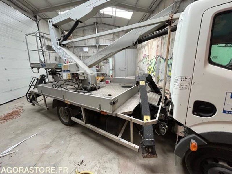 CAMION NACELLE NISSAN IMER P 23 AS 11 2013 20 000 KM - Iné stroje: obrázok 5 CAMION NACELLE NISSAN IMER P 23 AS 11 2013 20 000 KM - Iné stroje: obrázok 5