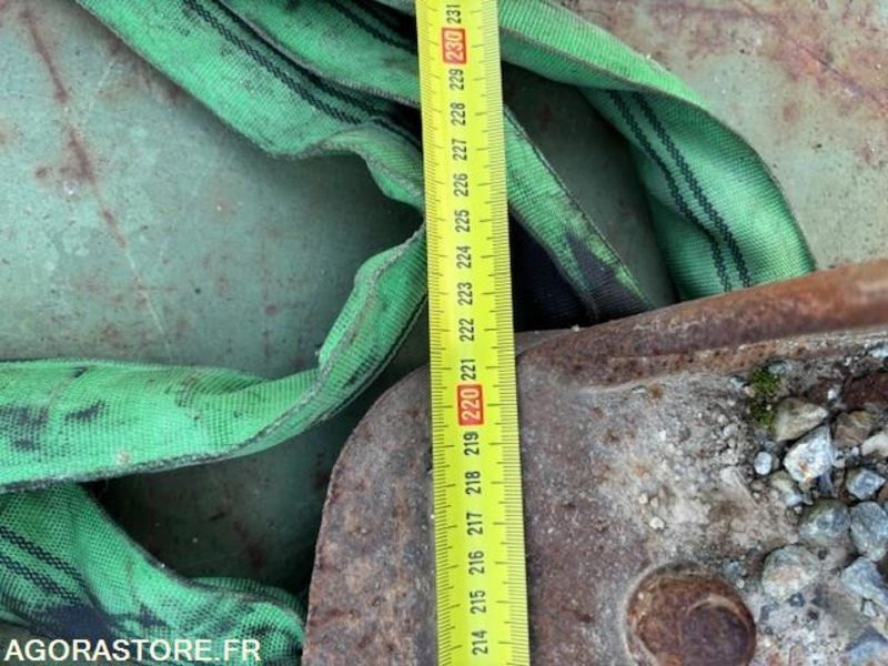 GODET DE CHARGEUR 2800 LITRES EN ATTACHE TYPE VOLVO - Iné stroje: obrázok 5 GODET DE CHARGEUR 2800 LITRES EN ATTACHE TYPE VOLVO - Iné stroje: obrázok 5