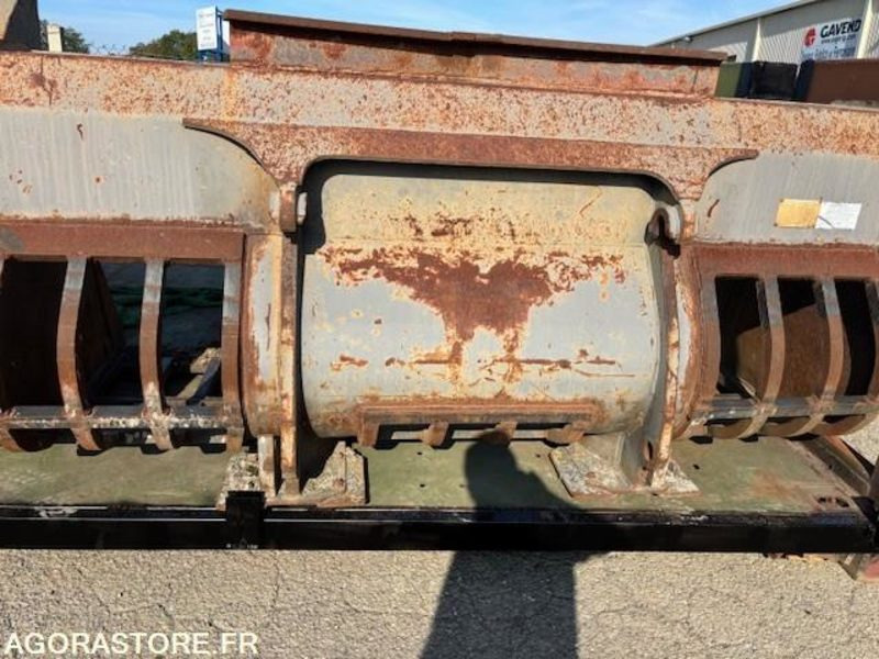 GODET SCELETTE 2.5 M3 DE CHARGEUR EN ATTACHE TYPE VOLVO - Iné stroje: obrázok 1 GODET SCELETTE 2.5 M3 DE CHARGEUR EN ATTACHE TYPE VOLVO - Iné stroje: obrázok 1